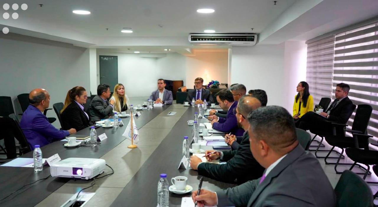 CIIP y Superintendencia de ZEE presentan oportunidades de inversión a empresa de Singapur