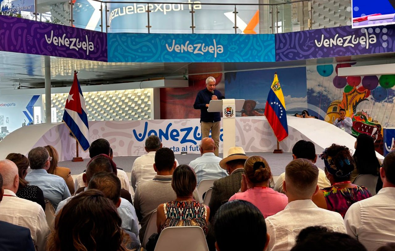 <strong>Venezuela suscribe convenios de intercambio comercial con Cuba en la Fihav 2023</strong>
