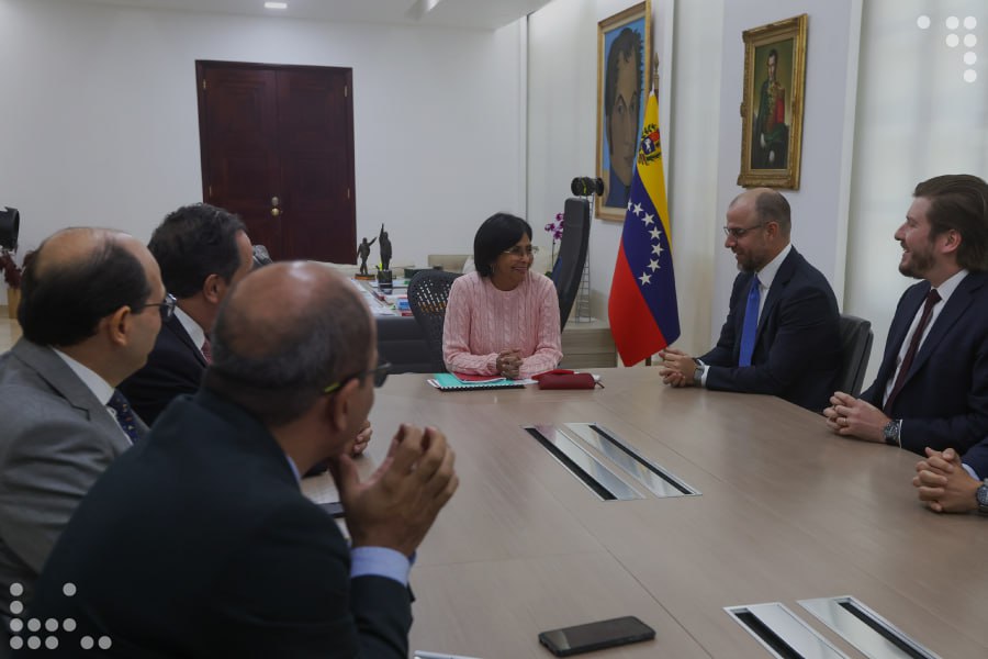 Vicepresidenta de la República se reúne con directivos de la Bolsa de Valores de Caracas