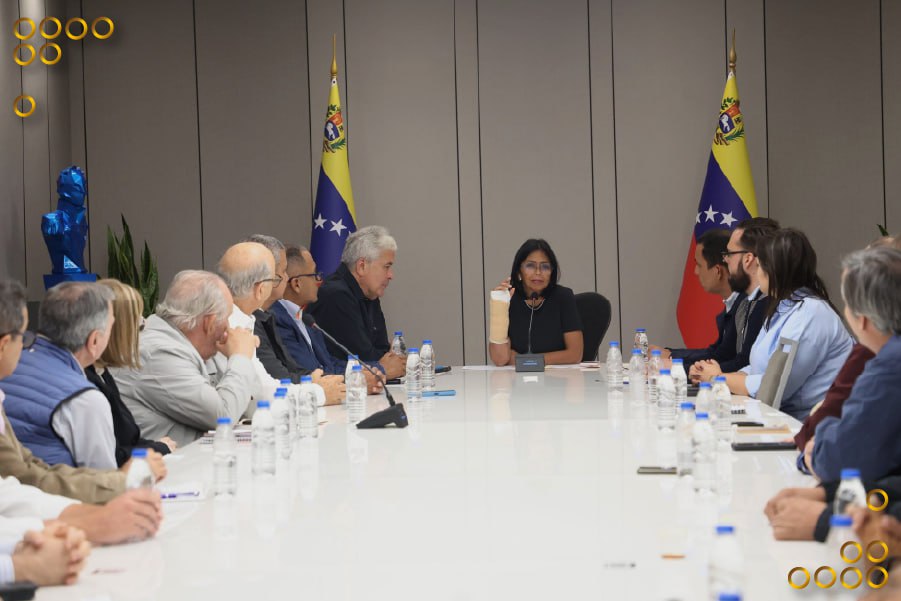 Vicepresidenta Delcy Rodríguez sostiene reunión con sector cárnico nacional