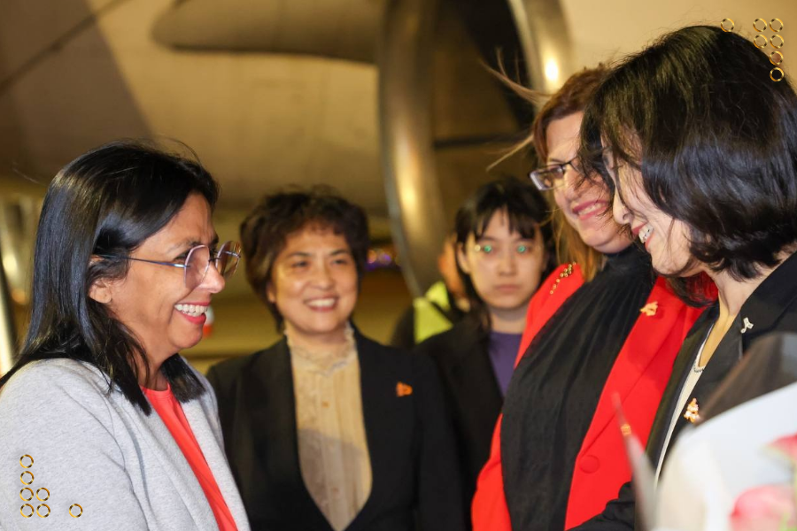 Delcy Rodríguez visita ciudad de Shenzhen para avanzar en las ZEE