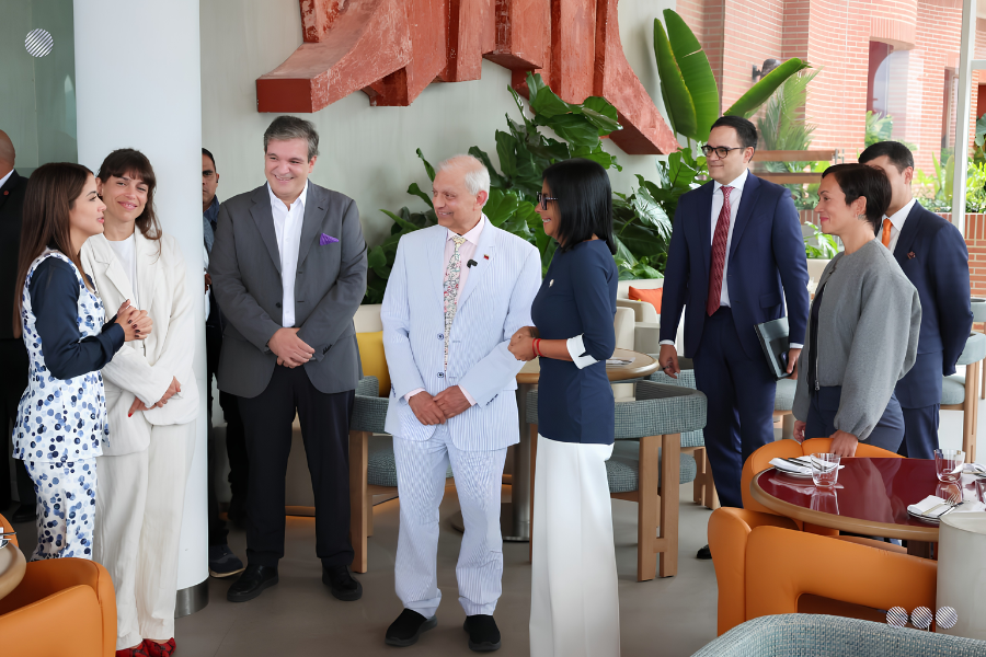Presidenta (E) Delcy Rodríguez constató avances de inversión privada en visita al nuevo Hotel Londres