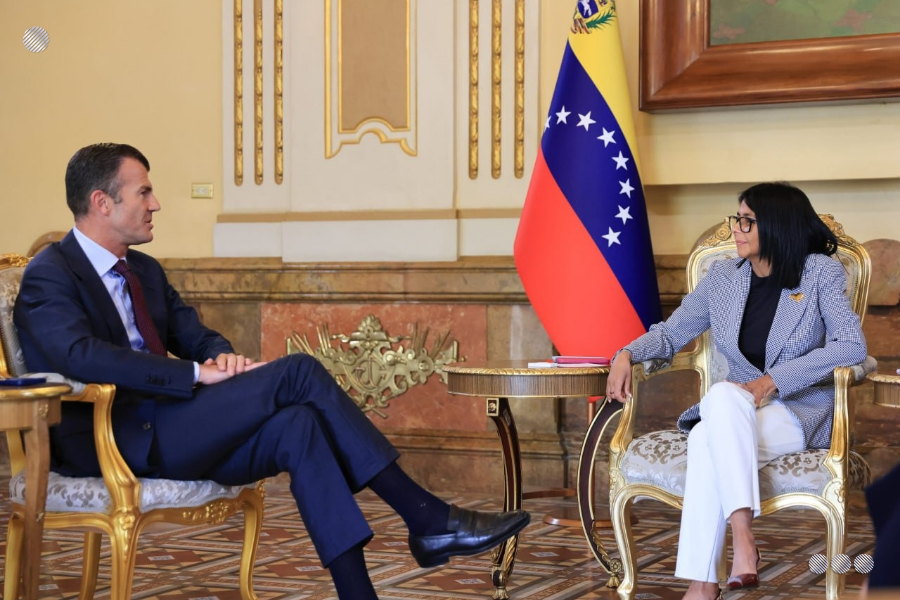 Presidenta Encargada recibió al Secretario General de la Organización Ítalo-Latinoamericana en Miraflores